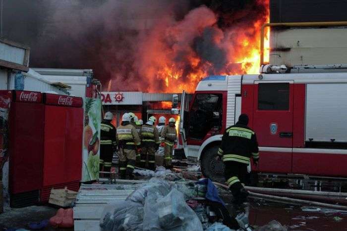 В результаті пожежі в казанському ТЦ «Адмірал» загинули і постраждали люди (11 фото + 2 відео)