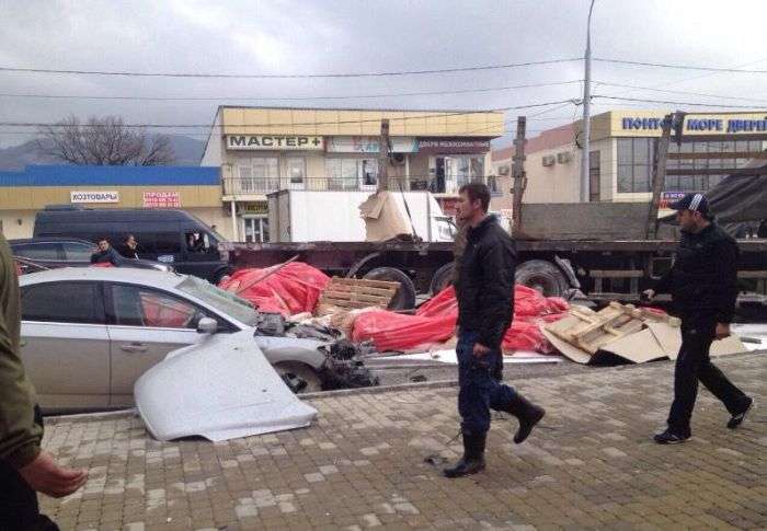 Біля Жуковського в масовому ДТП зіткнулися 78 машин (13 фото + відео)