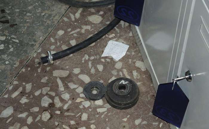 Геніальні злочинці пограбували банкомат в Пермі (9 фото)