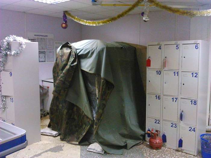 Геніальні злочинці пограбували банкомат в Пермі (9 фото)