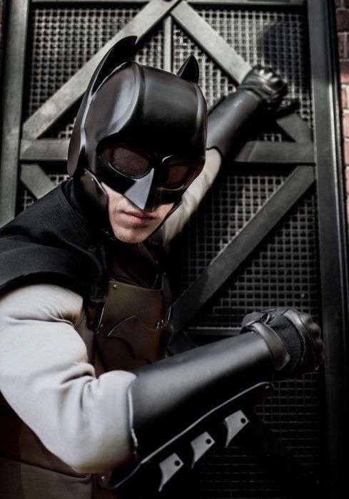 Саморобний костюм Бетмена, в якому не страшно вплутатися в бійку (14 фото)