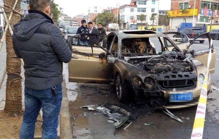 Китайські страховики відмовилися платити за згорілий Bentley (6 фото)