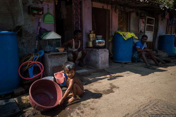 Як влаштоване життя в нетрях Мумбая – Дхараві (51 фото)