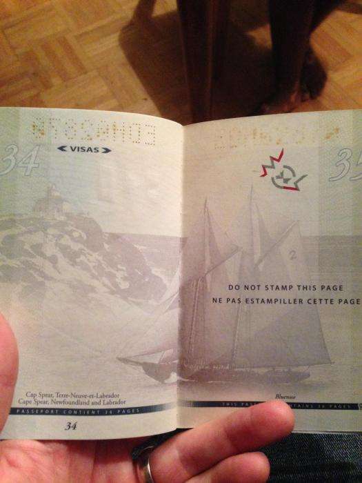 Новий паспорт громадянина Канади у світлі ультрафіолету (18 фото)