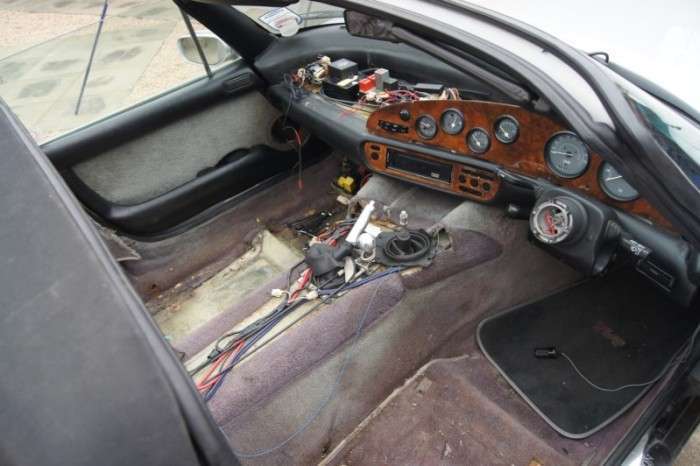 Фотозвіт про реставрацію британського спорткара TVR Chimaera (40 фото)