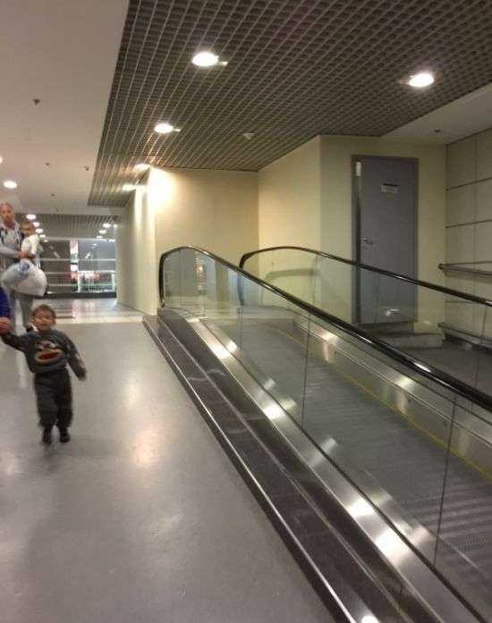 Дивний ескалатор в російському аеропорту (5 фото)