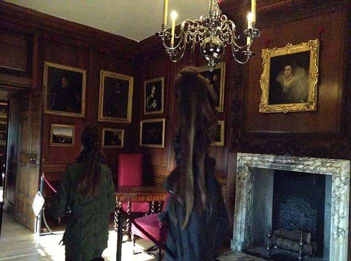У лондонському палаці Хемптон-Корт сфотографували привид «Сірої леді» (12 фото)