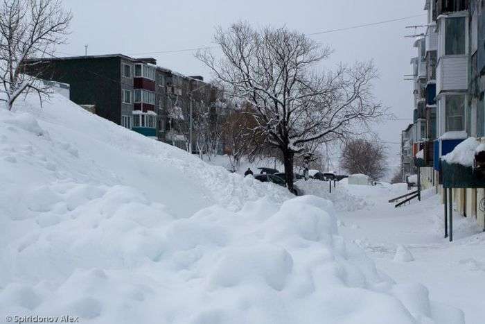 На Камчатці ліквідують наслідки сильного снігопаду (50 фото)
