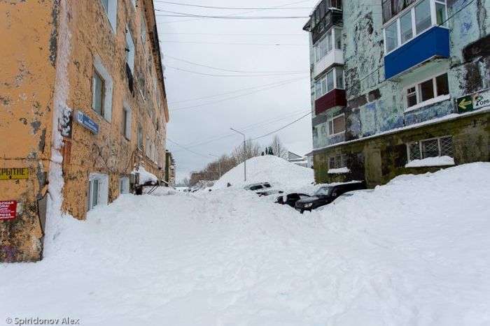 На Камчатці ліквідують наслідки сильного снігопаду (50 фото)