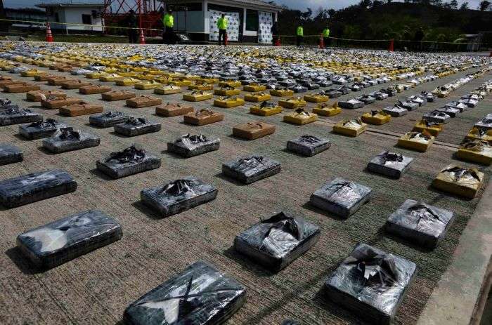 Поліція Колумбії вилучила 3,3 тонни кокаїну на суму понад 90 млн доларів (6 фото)