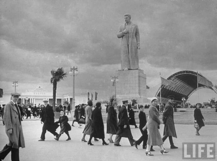 Фотографії Москви 1941 року в американській книзі «Знімаючи російську війну» (51 фото)