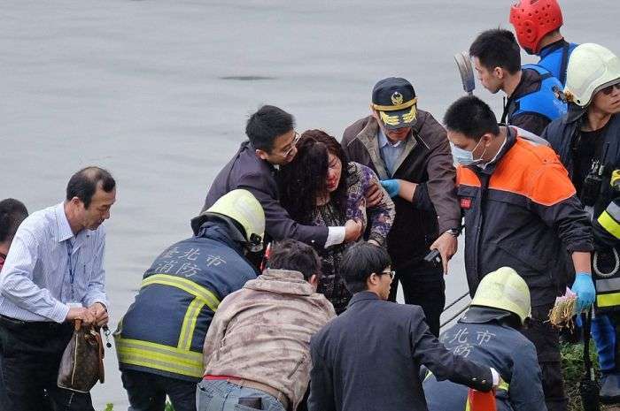 У Тайвані впав літак компанії TransAsia (відео + 11 фото)