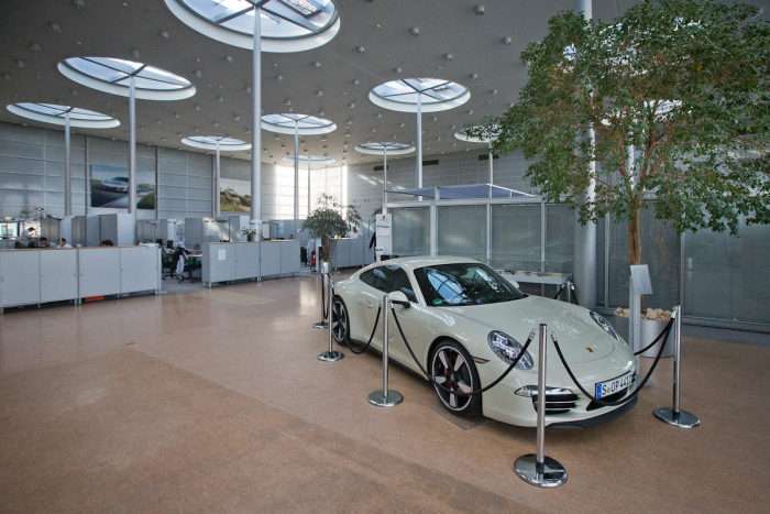 Фоторепортаж з лейпцизького заводу Porsche (45 фото)