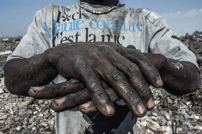 Пост про життя мешканців звалища на острові Гаїті (29 фото)
