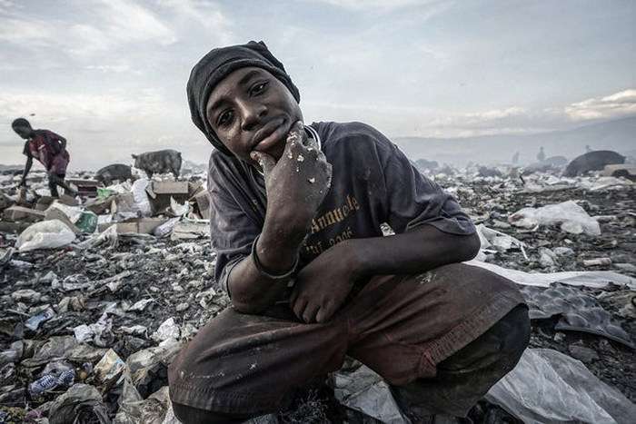 Пост про життя мешканців звалища на острові Гаїті (29 фото)