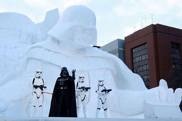 Снігова скульптура для фанатів Зоряних воєн (12 фото)
