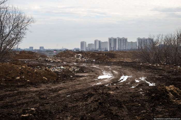 Нелегальне звалище побутових відходів в Москві (27 фото)