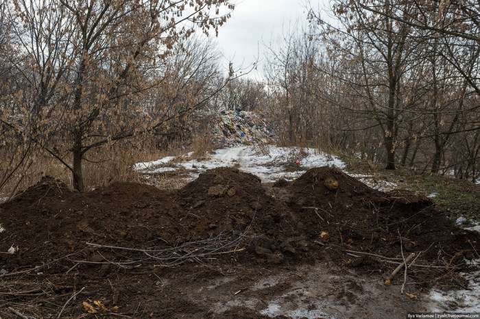 Нелегальне звалище побутових відходів в Москві (27 фото)