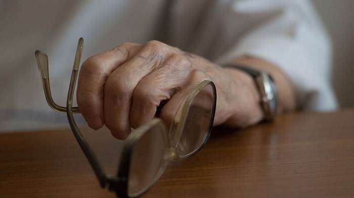 87-річний хірург Алла Левушкина проводить понад 100 операцій щорічно (11 фото)