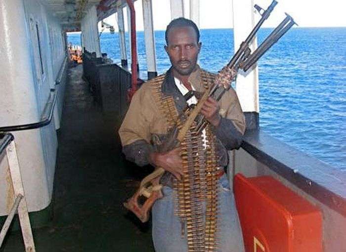 З чим йдуть на штурм кораблів сомалійські пірати (24 фото)