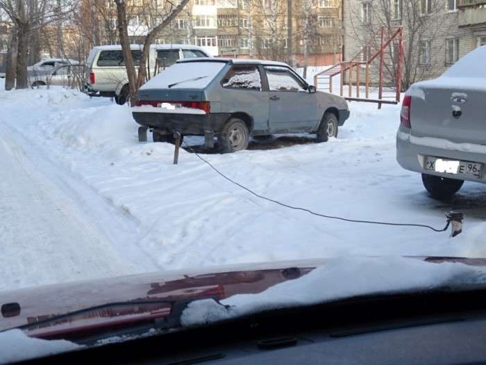 У Свердловській області відбувається захоплення місць на дворових парковках (12 фото)