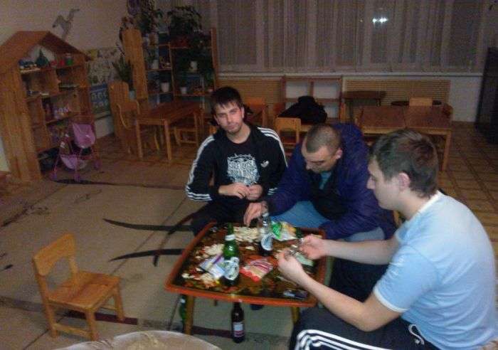 Відпочинок суворих челябінських вихователів (4 фото)