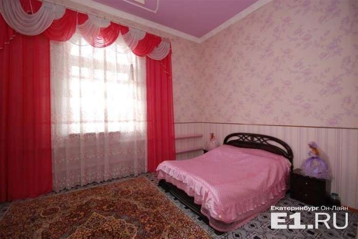 У Єкатеринбурзі продається розкішний циганський особняк (18 фото)