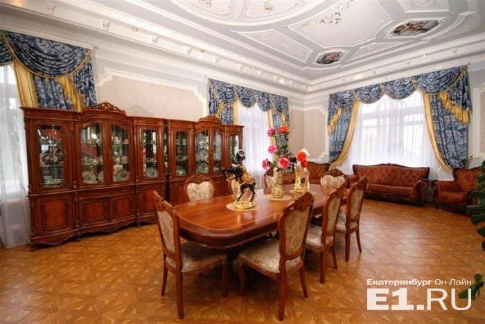 У Єкатеринбурзі продається розкішний циганський особняк (18 фото)