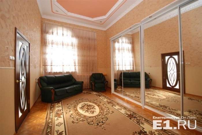 У Єкатеринбурзі продається розкішний циганський особняк (18 фото)