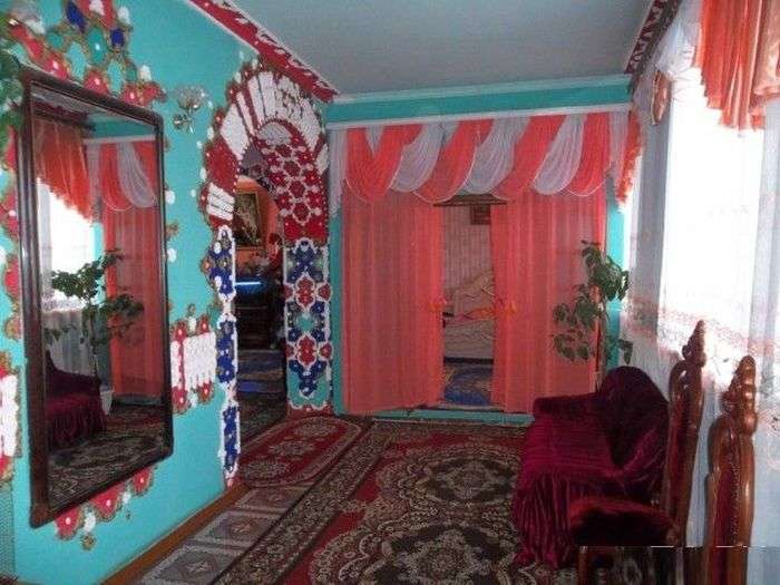 У Єкатеринбурзі продається розкішний циганський особняк (18 фото)