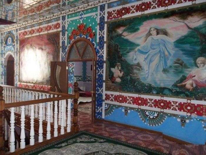 У Єкатеринбурзі продається розкішний циганський особняк (18 фото)