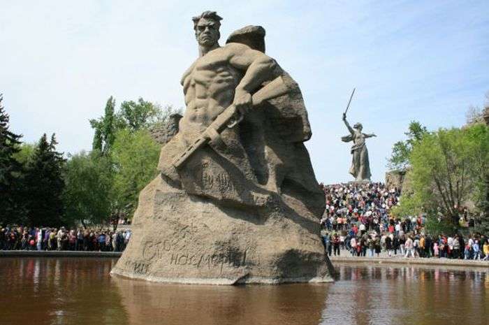 Запитання від іноземців на Мамаєвому кургані (7 фото + текст)