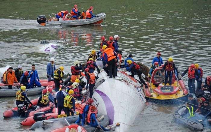 У Тайвані впав літак компанії TransAsia (відео + 11 фото)