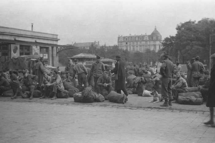 Відновлені знімки, зроблені невідомим солдатом у часи Другої світової війни (21 фото)