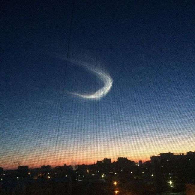 Над Благовіщенському пролетіла друга ступінь американської ракети Falcon 9 (9 фото + 2 відео)