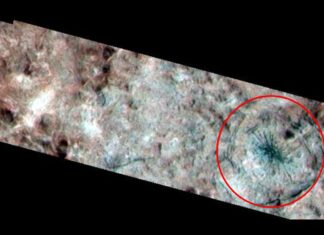 Il “Ragno” di Europa finalmente spiegato: l’impatto di un asteroide rivela l’attività oceanica nel sottosuolo