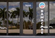 Зменшення кількості людей, застрахованих за Obamacare, на тлі закінчення терміну дії субсидій і зростання премій