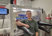 Від Лабораторного Столу до Лідерства: Зліт Полімерного Вченого Алекса Дж. Плаєра