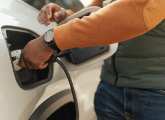 Китай Запустив Перший Електромобіль з Натрій-Іонним Акумулятором: Прорив у Технологіях Акумуляторів