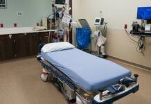 Третина американців скоротили витрати або позичили гроші на охорону здоров’я