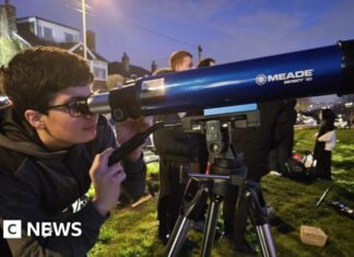 Tradice pozorování Měsíce spojuje britské komunity při příležitosti svátku Eid al-Fitr