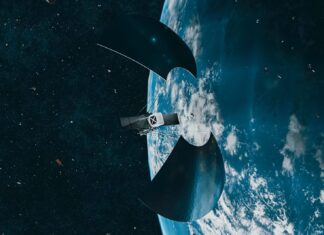 Комерційне прибирання космосу: дві компанії націлені на запуск сервісу видалення космічного сміття до 2027 року